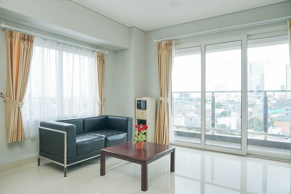 Джакарта: Wonderful 3BR Apartment at Maqna Residence