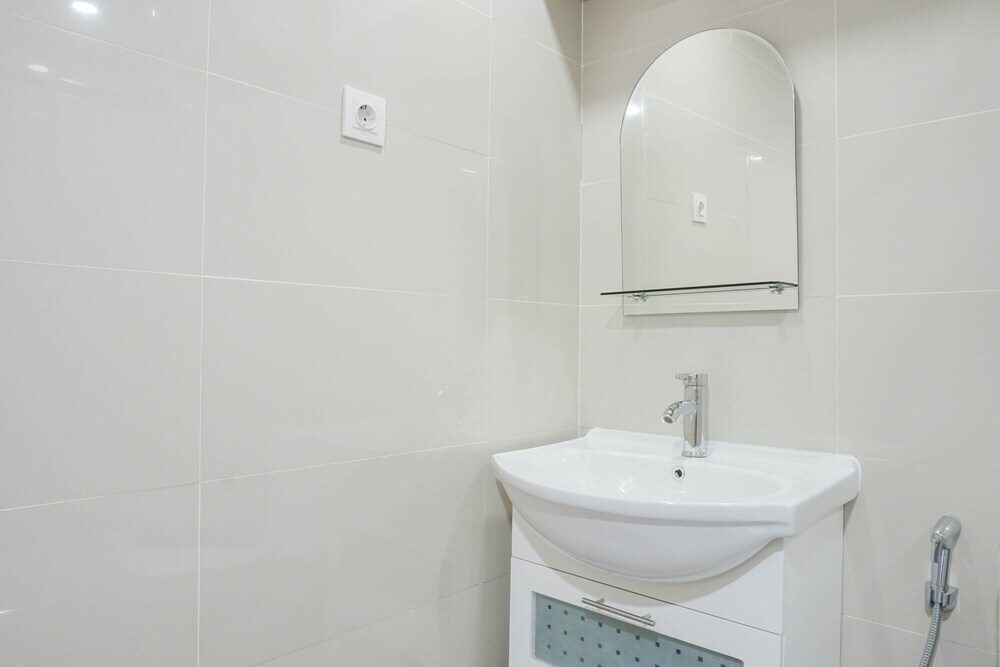 Джакарта: Wonderful 3BR Apartment at Maqna Residence