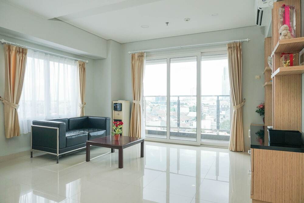 Джакарта: Wonderful 3BR Apartment at Maqna Residence
