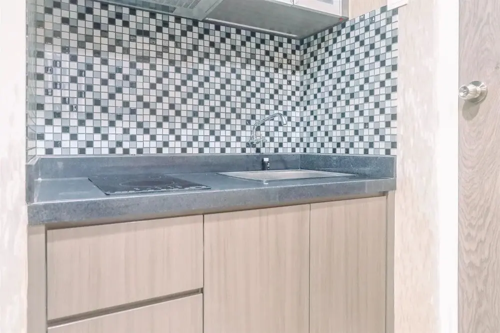 Сурабая: Classic Studio Room Apartment at Taman Melati