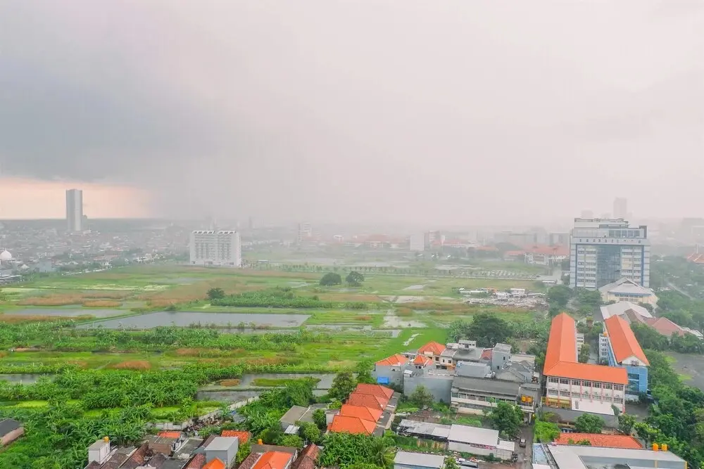 Сурабая: Classic Studio Room Apartment at Taman Melati