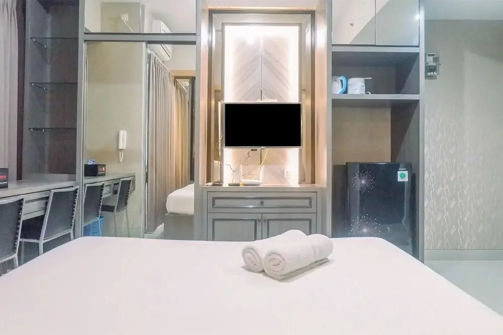 Сурабая: Classic Studio Room Apartment at Taman Melati