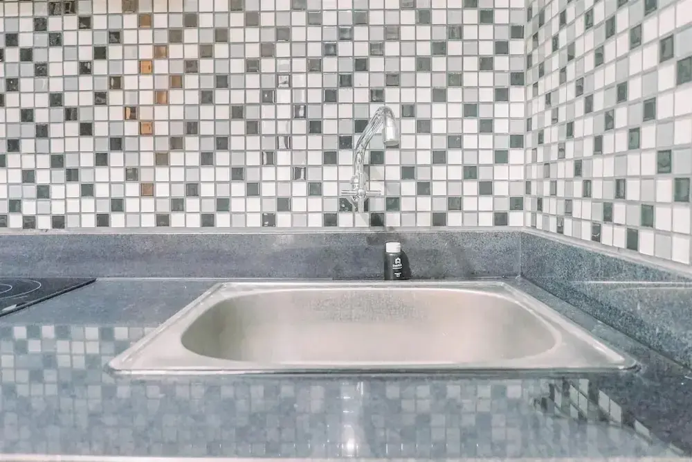 Сурабая: Classic Studio Room Apartment at Taman Melati