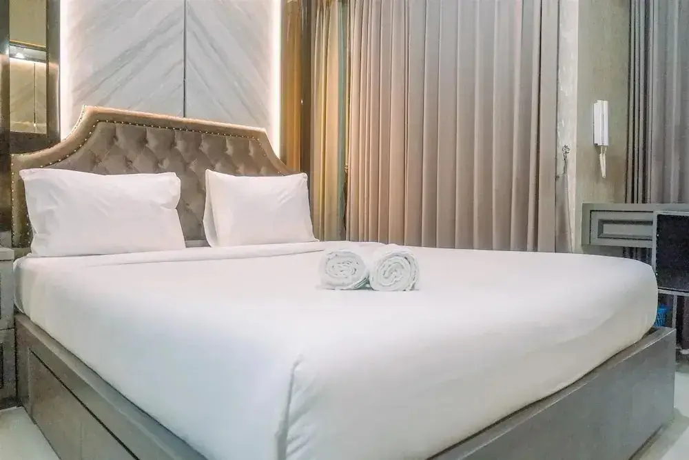 Сурабая: Classic Studio Room Apartment at Taman Melati