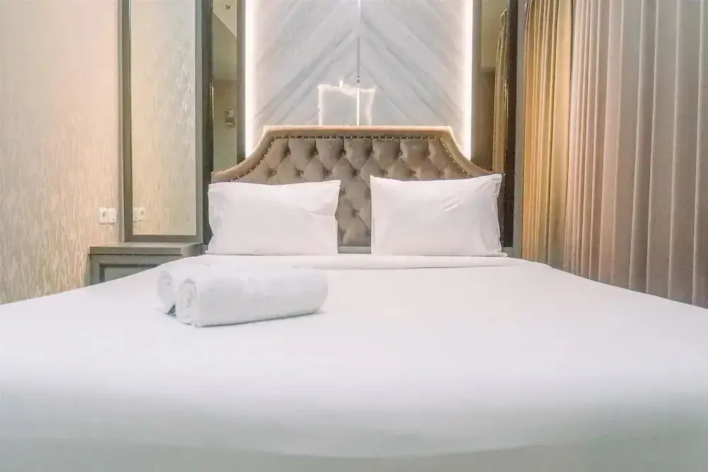 Сурабая: Classic Studio Room Apartment at Taman Melati