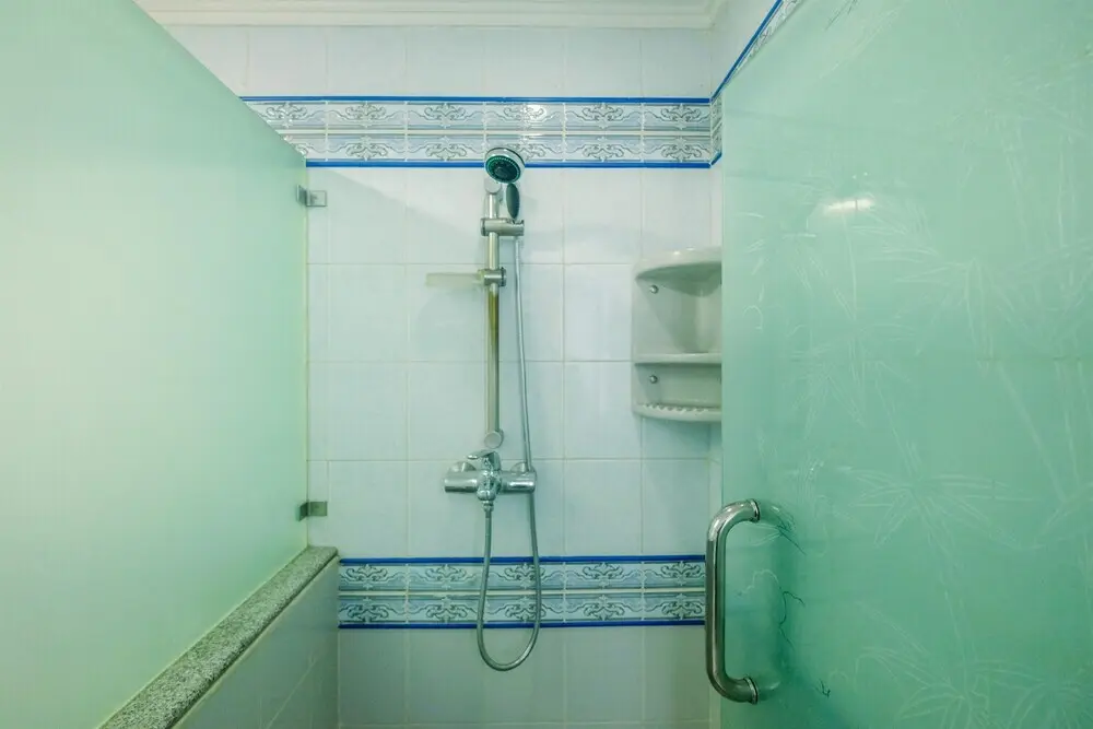 Джакарта: Elegant and Homey 2BR with Working Room Prapanca Apartment