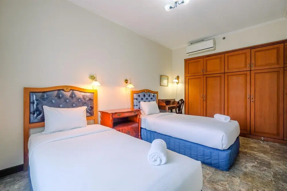 Джакарта: Elegant and Homey 2BR with Working Room Prapanca Apartment