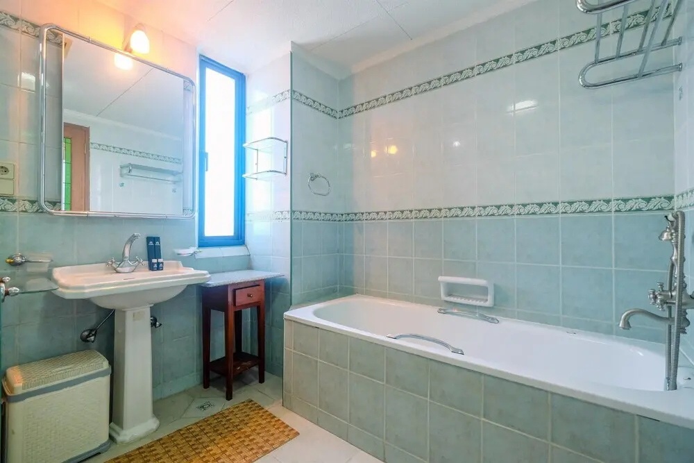 Джакарта: Elegant and Homey 2BR with Working Room Prapanca Apartment