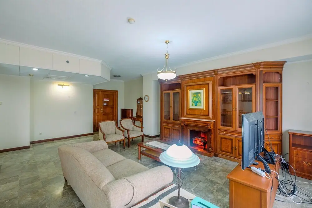 Джакарта: Elegant and Homey 2BR with Working Room Prapanca Apartment