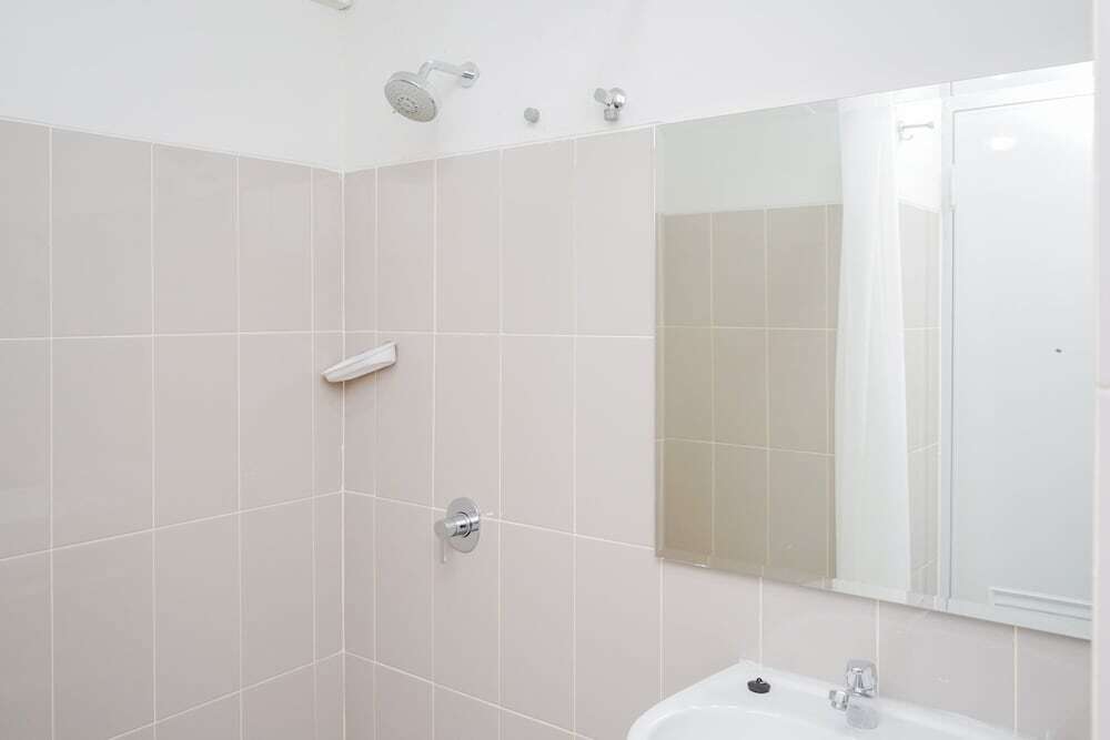 Южный Тангеранг: Cozy and Minimalist Studio Altiz Bintaro Plaza Apartment