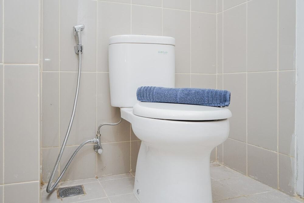 Южный Тангеранг: Cozy and Minimalist Studio Altiz Bintaro Plaza Apartment
