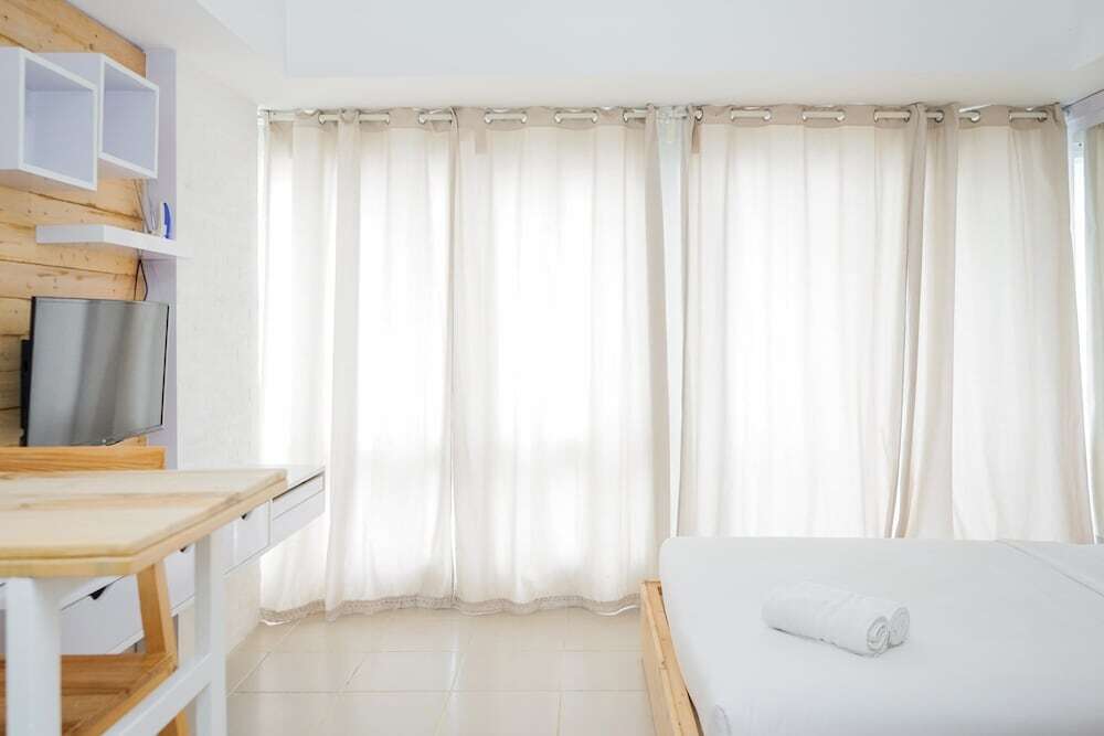 Южный Тангеранг: Cozy and Minimalist Studio Altiz Bintaro Plaza Apartment