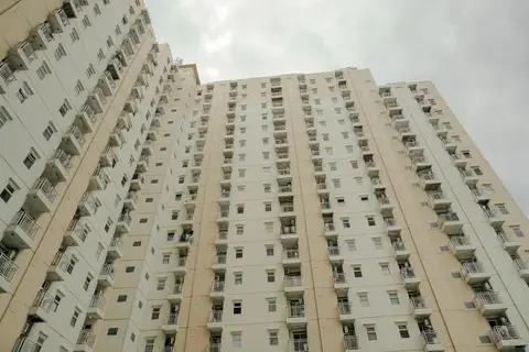 Homey and Compact 2BR Pluit Sea View Apartment — фото 1