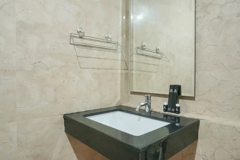 Джакарта: Luxury Design 1BR L'Avenue Apartment near Pancoran