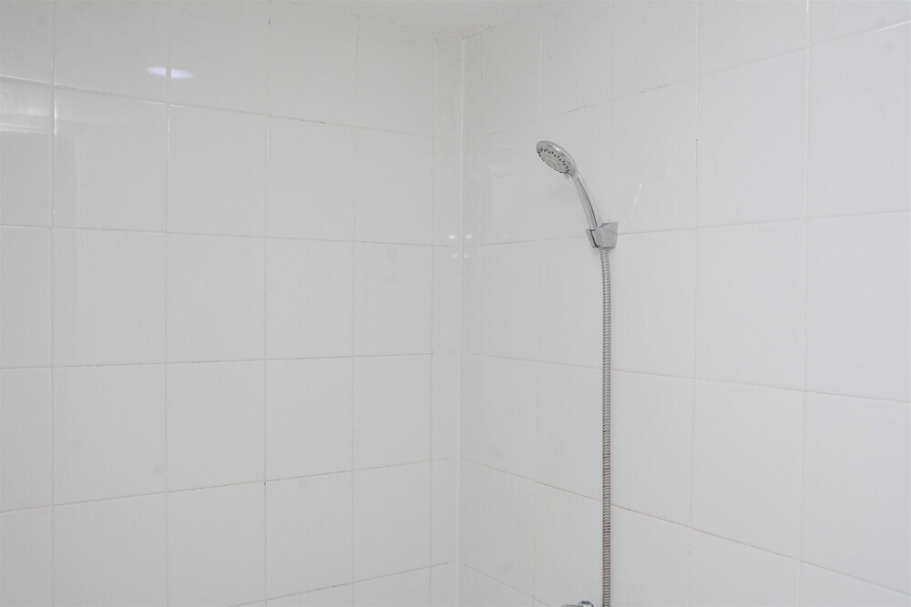 Джакарта: Comfort and New Renovation 2BR Bassura City Apartment