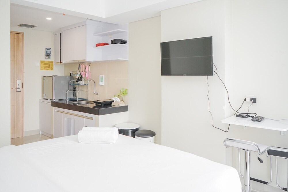 Тангеранг: Homey and Minimalist Studio Padina Apartment