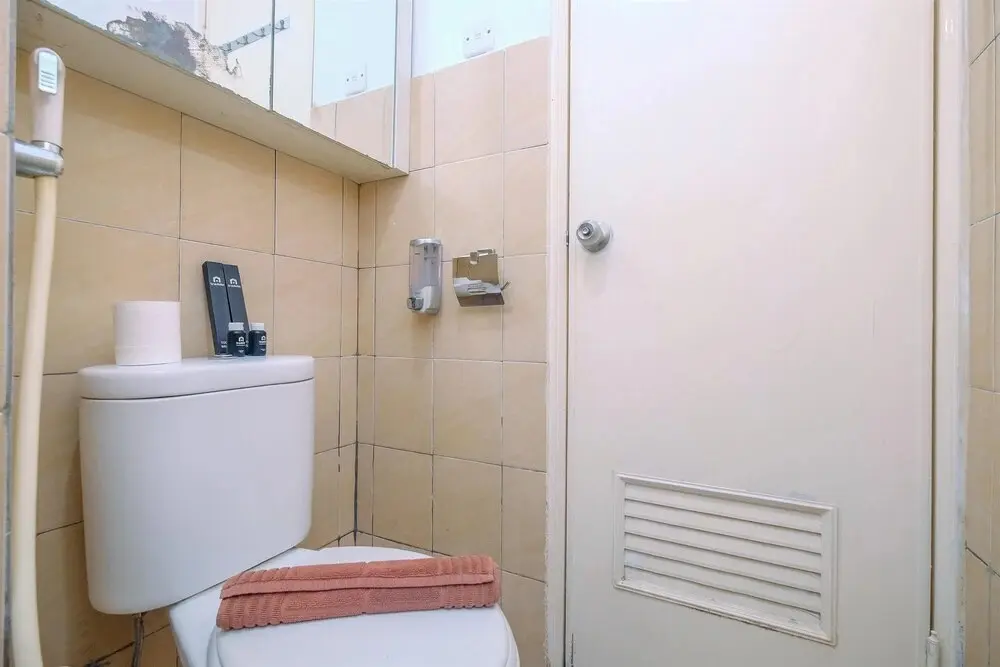 Джакарта: Lovely Studio Green Pramuka Apartment near Shopping Center