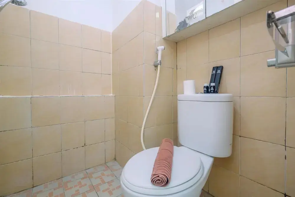 Джакарта: Lovely Studio Green Pramuka Apartment near Shopping Center
