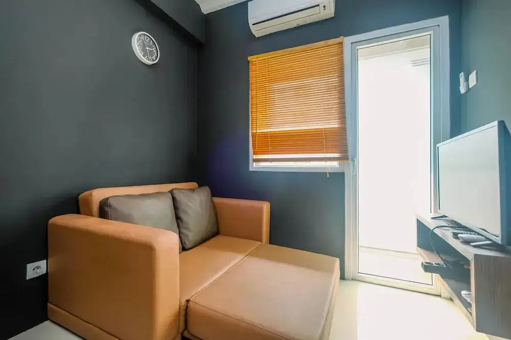 Джакарта: Comfort 1BR with Study Room Green Pramuka Apartment