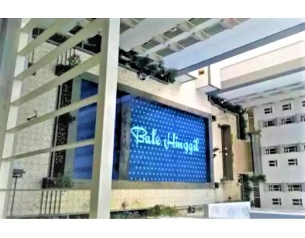 Сурабая: New Apartment Bale Hinggil by Eric