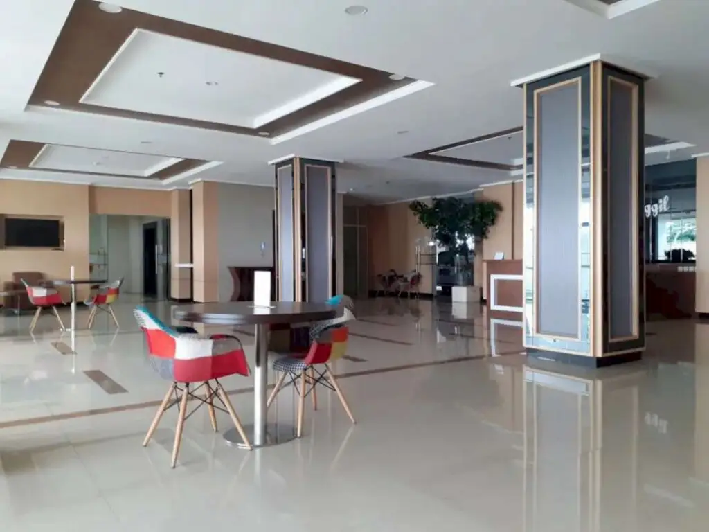 Сурабая: New Apartment Bale Hinggil by Eric