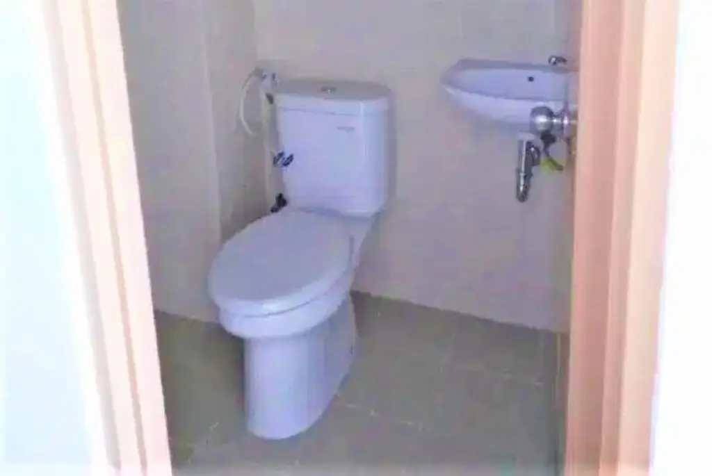 Сурабая: New Apartment Bale Hinggil by Eric