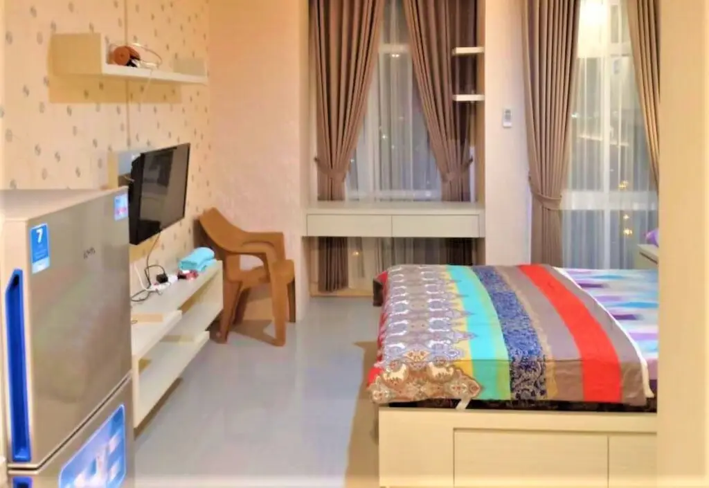 Сурабая: New Apartment Bale Hinggil by Eric