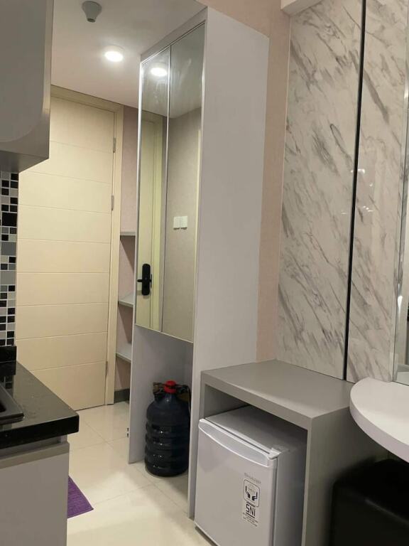 Сурабая: Cosmy Benson Apartment at Pakuwon Mall