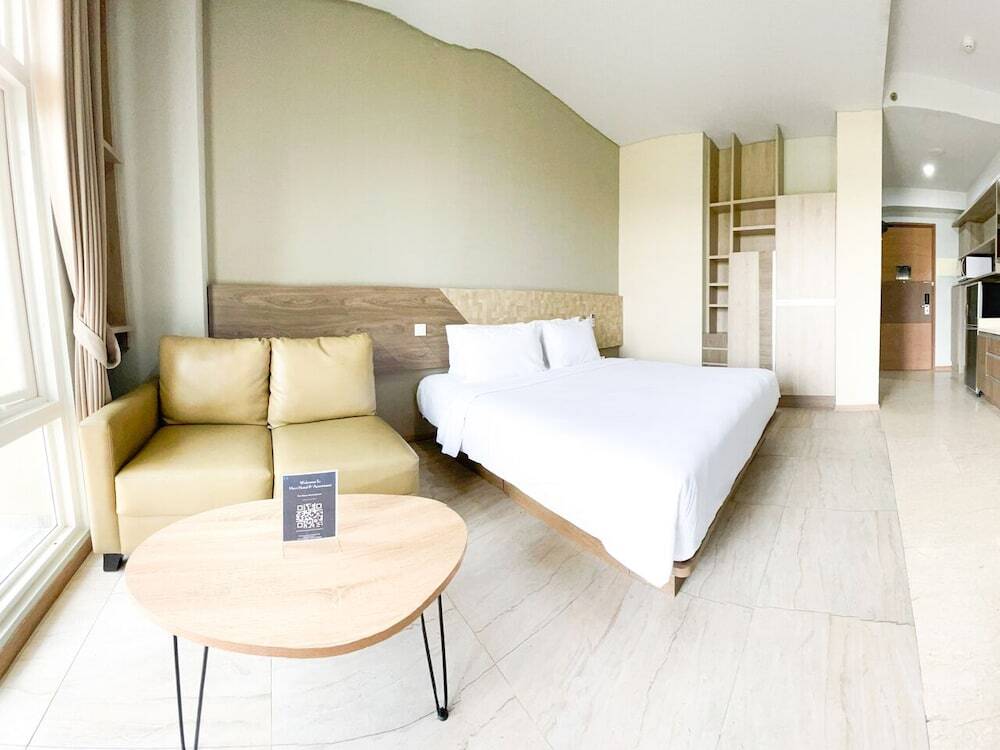 Чикаранг: Graha Makara Suite Hotel & Residence