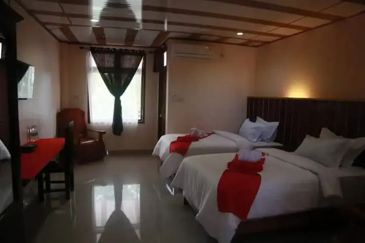 Гунунгситоли: Tundreheni Hill Hotel and Restaurant