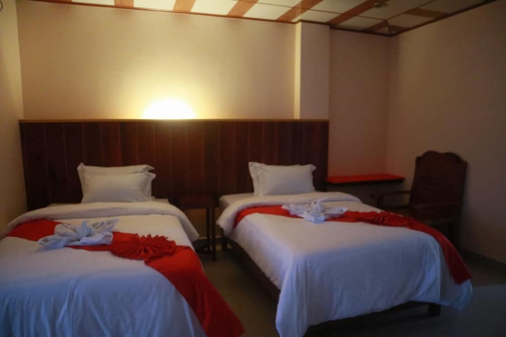 Гунунгситоли: Tundreheni Hill Hotel and Restaurant