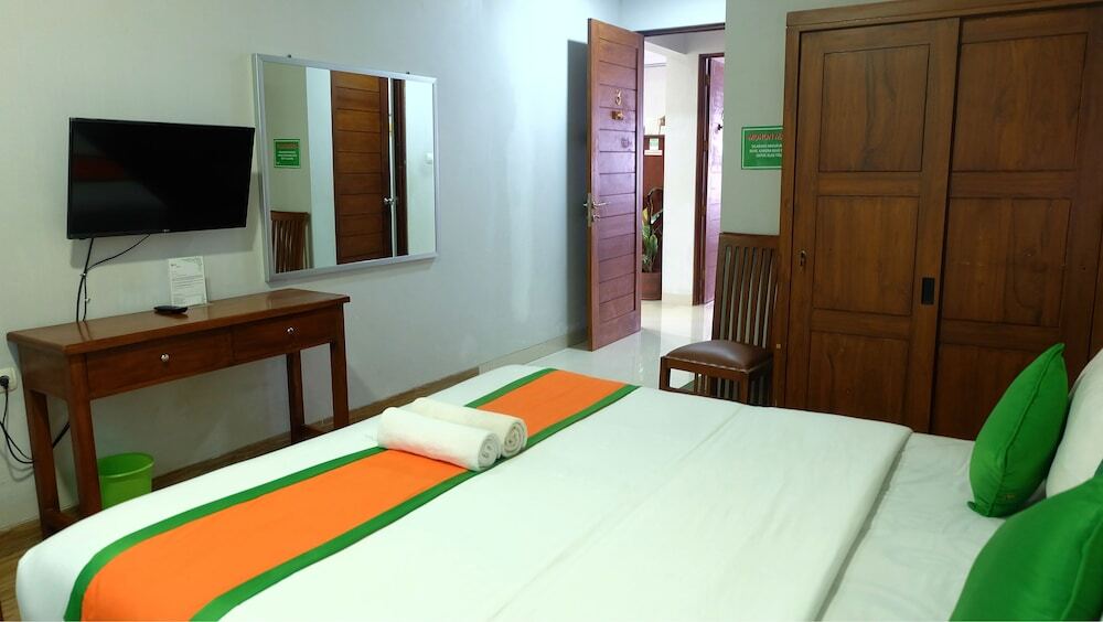Каласан: Villa Prambanan Jogja with Private Swimming Pool by Simply Homy