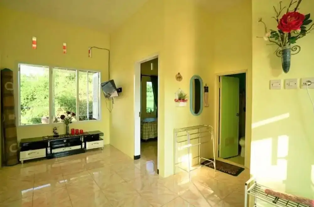 Маланг: Anargya Guest House
