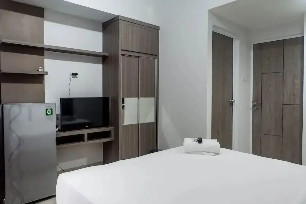 Сурабая: Modern Studio at Taman Melati Apartment