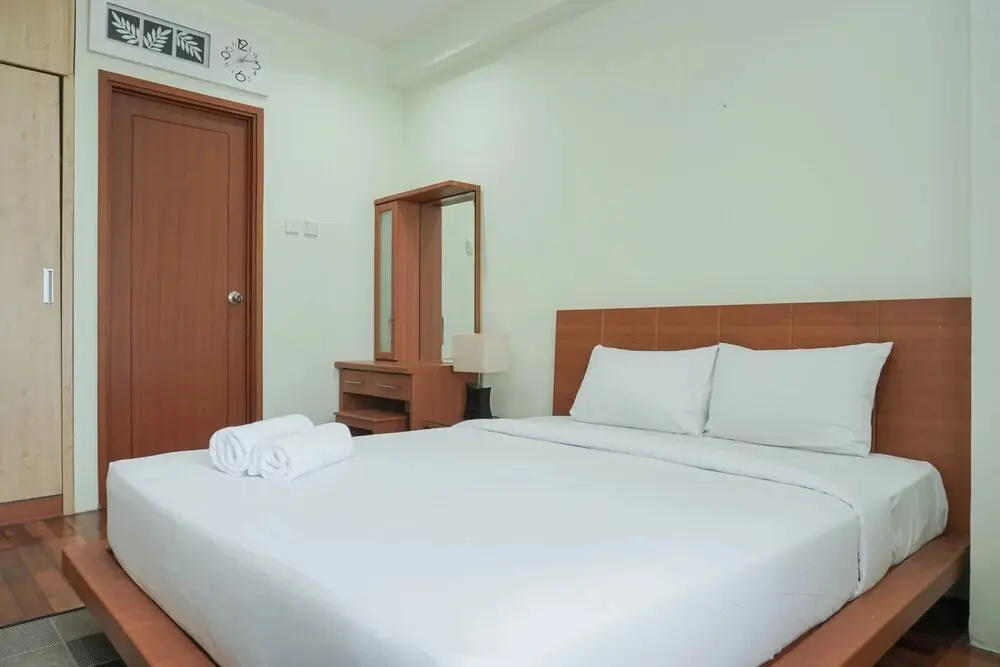 Джакарта: Homey and Modern with City View 2BR Poins Square Apartment