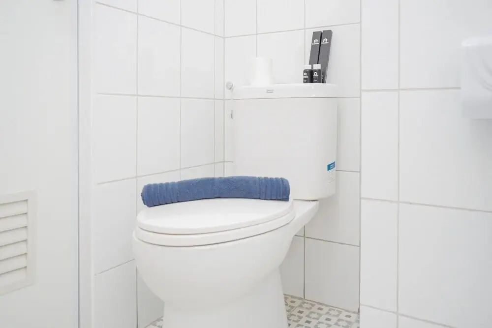 Южный Тангеранг: Elegant with Brand New at Studio Emerald Bintaro Apartment
