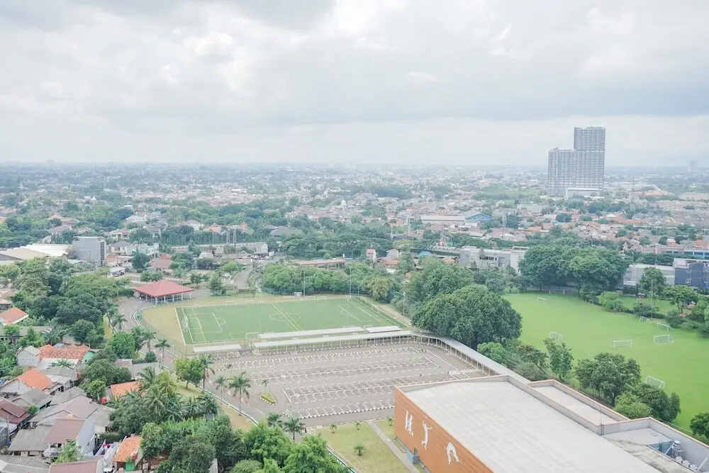 Южный Тангеранг: Elegant with Brand New at Studio Emerald Bintaro Apartment