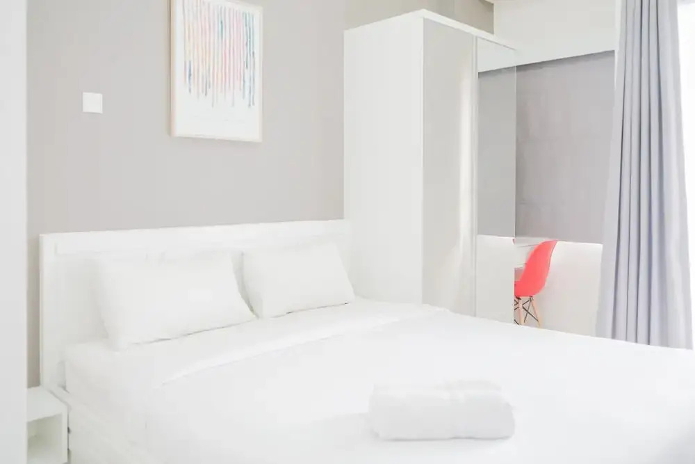 Южный Тангеранг: Elegant with Brand New at Studio Emerald Bintaro Apartment