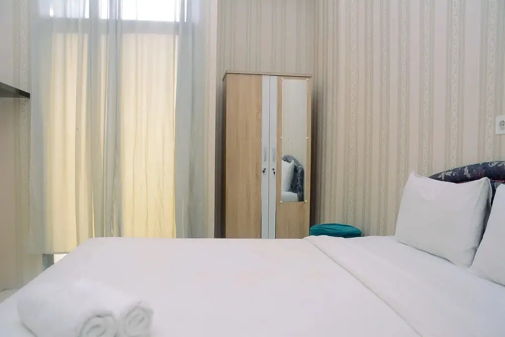 Депок: Fully Furnished Studio with Queen Bed at Dave Apartment