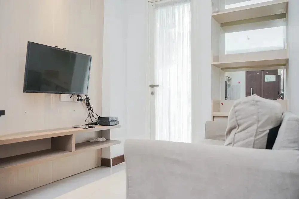 Legok: Cozy and Luxury 1BR Apartment at Scientia Residence