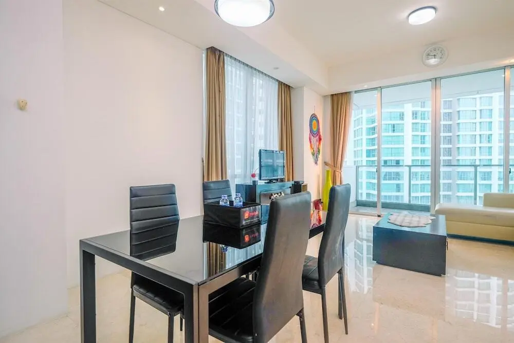 Джакарта: Luxurious 2BR Kemang Village Apartment