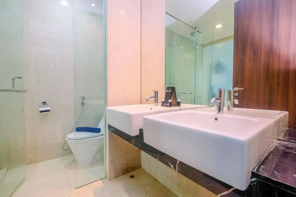 Джакарта: Luxurious 2BR Kemang Village Apartment