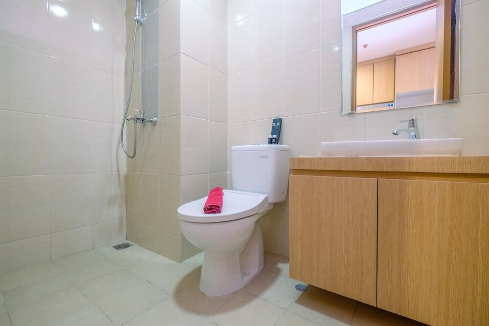 Чикаранг: Comfort Studio The Oasis Apartment near Waterboom Cikarang