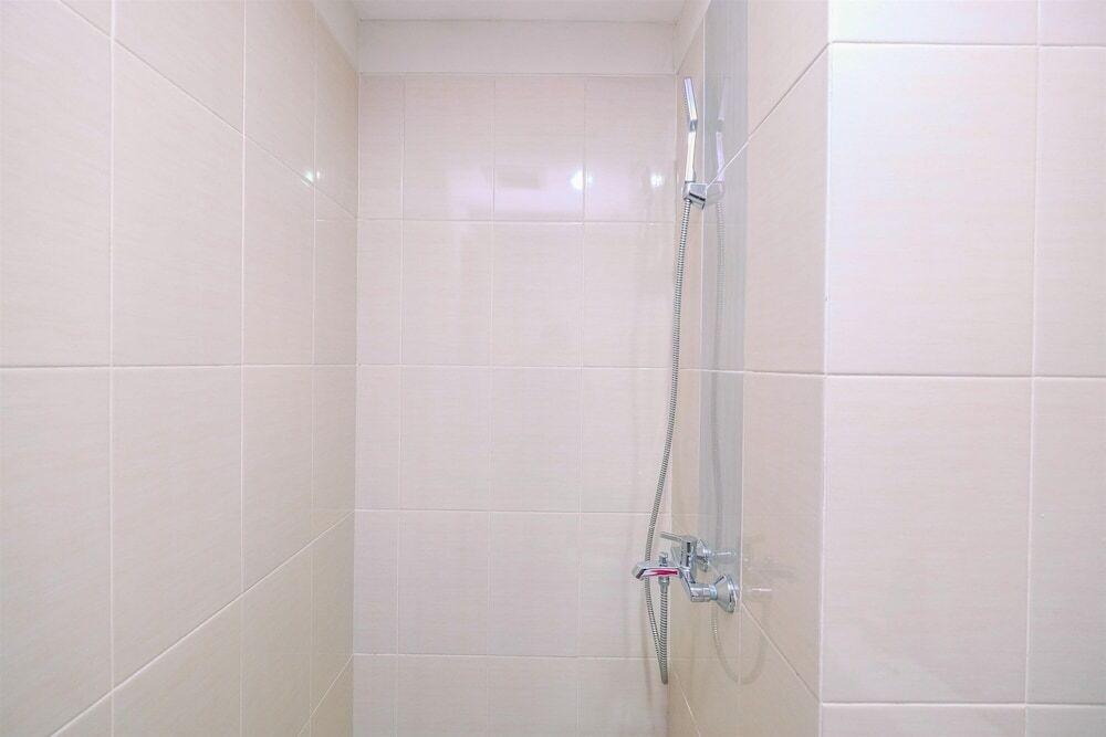 Чикаранг: Comfort Studio The Oasis Apartment near Waterboom Cikarang