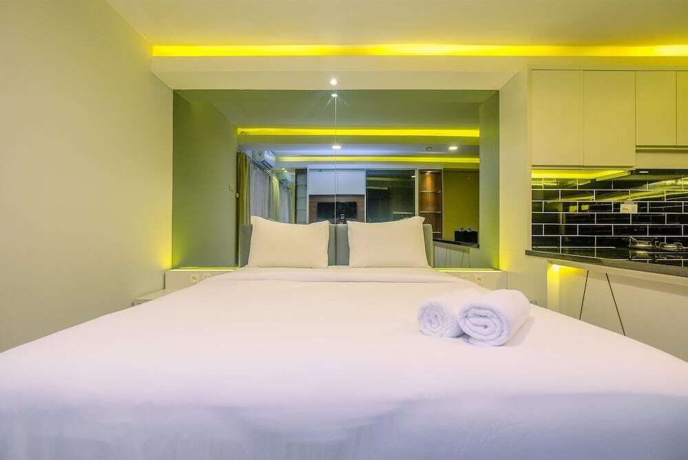 Elegant and Comfy Studio Amethyst Apartment — фото 1