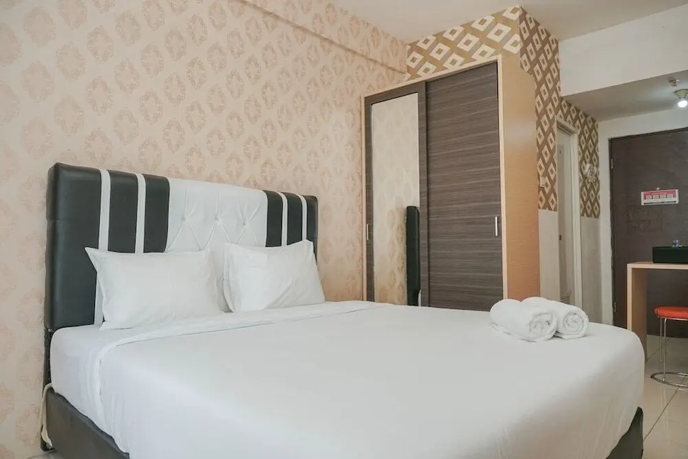 Джакарта: Strategic and Simply Studio Sunter Park View Apartment