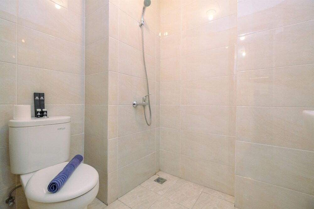 Чикаранг: Wonderful Studio Apartment at Mustika Golf Residence