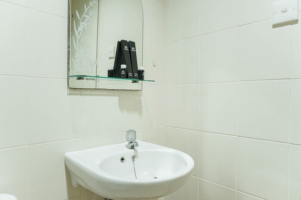 Джакарта: Elegant 2BR Apartment with Working Room The Lavande Residences