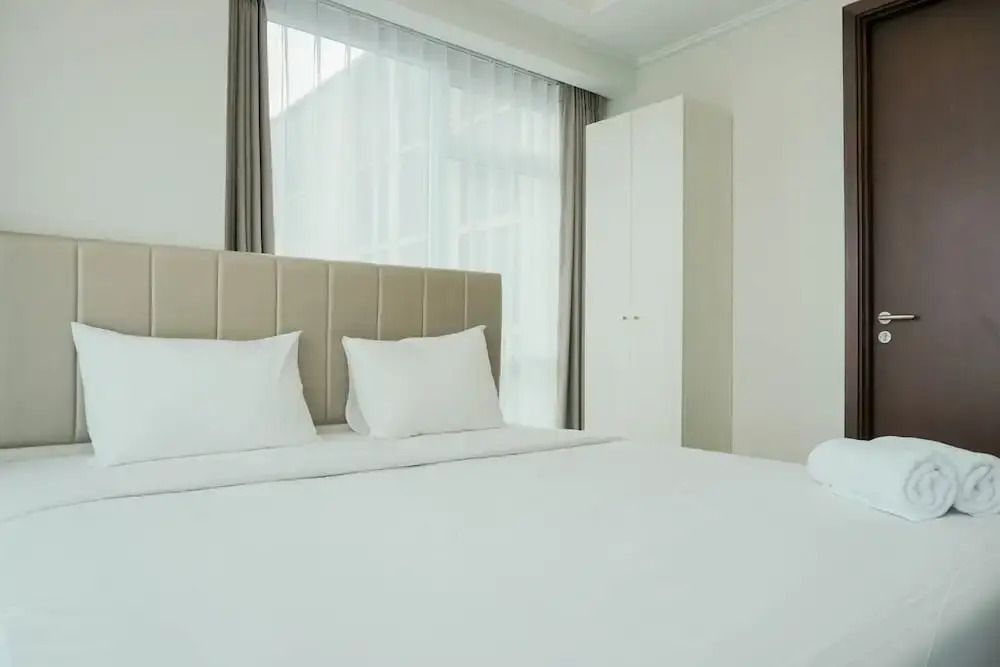 Джакарта: New Furnished and Homey 3BR Green Sedayu Apartment