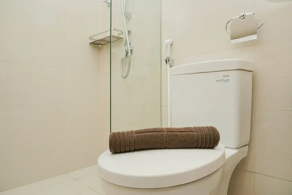 Джакарта: New Furnished and Homey 3BR Green Sedayu Apartment